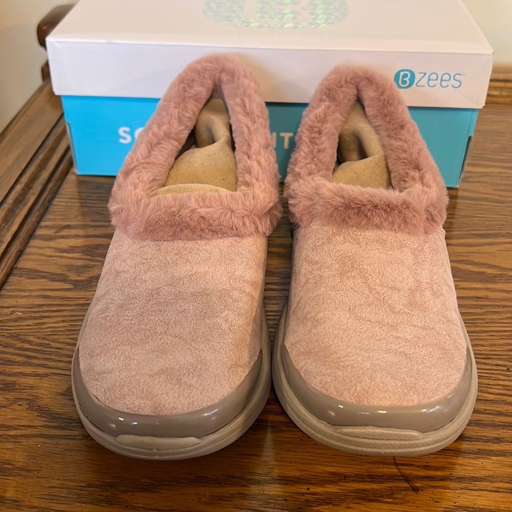 BZees Women's Lovable Sneaker in Blush